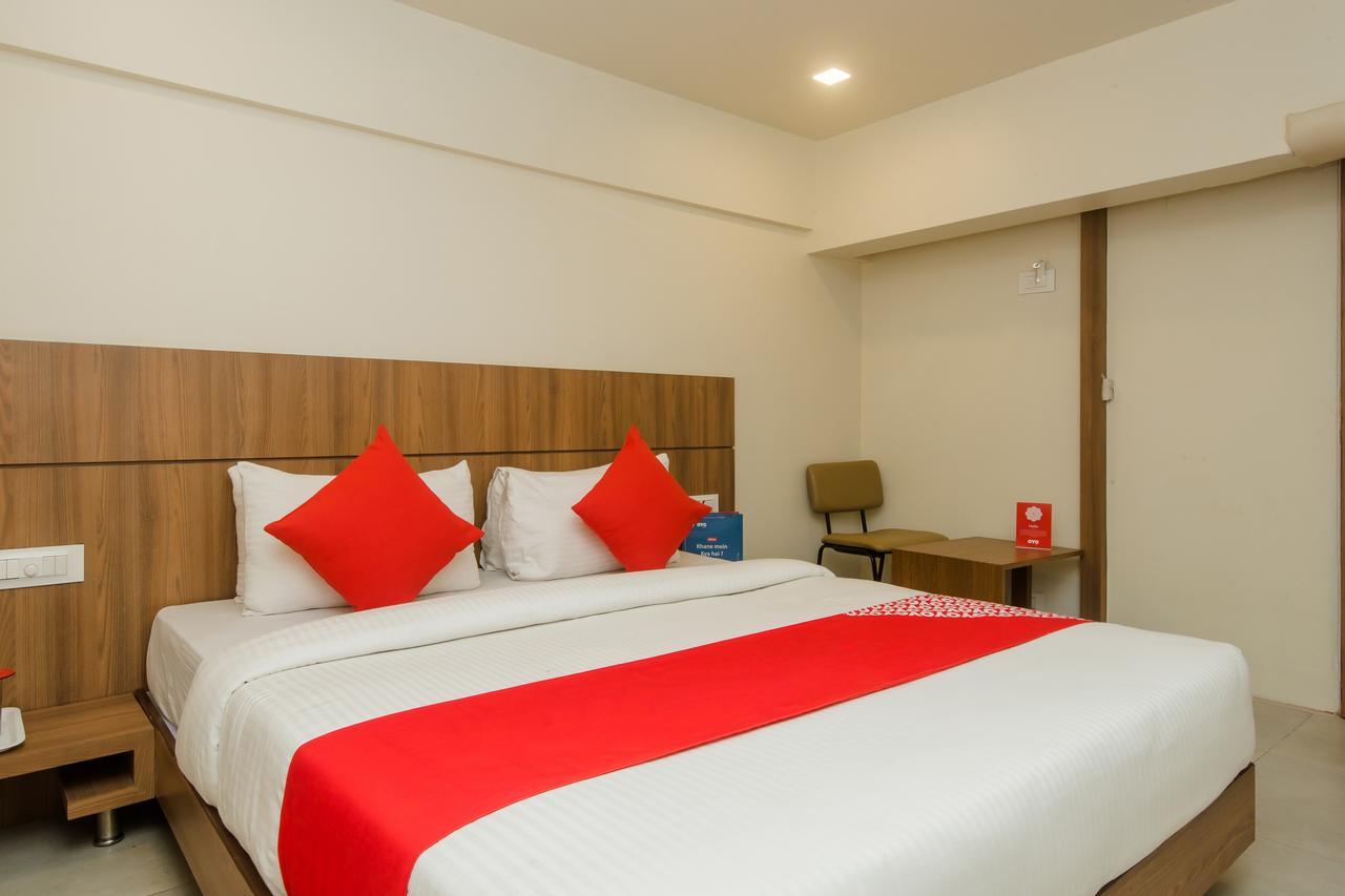 Oyo 13857 Hotel Imperial Umele Exterior photo