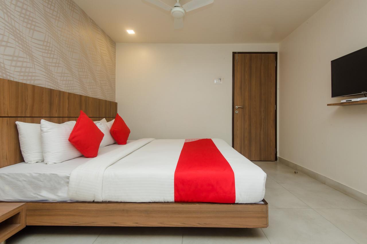 Oyo 13857 Hotel Imperial Umele Exterior photo